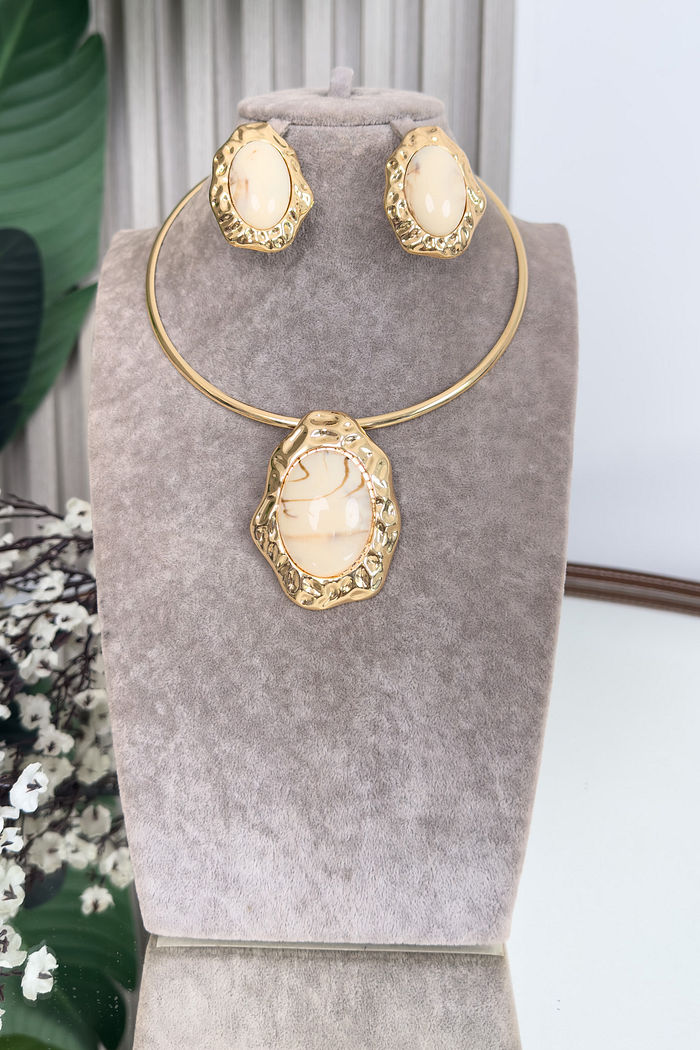 COLAR DOURADO ROMÊNIA - OFF - NA COMPRA DO COLAR, GANHE O BRINCO!