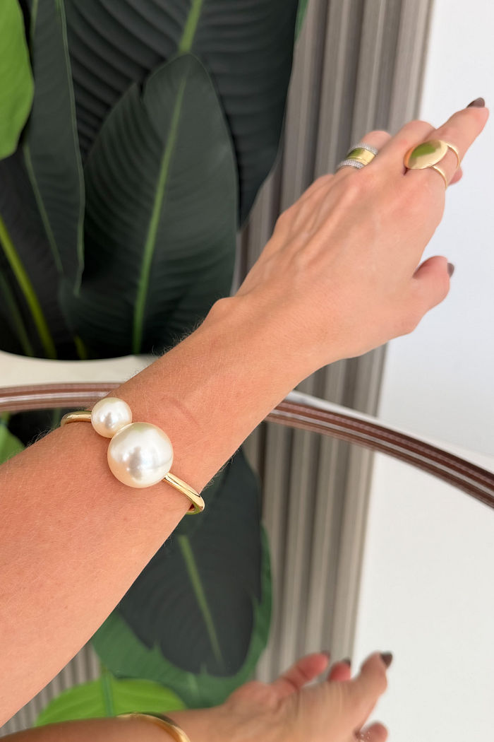 BRACELETE DOURADO C/ PÉROLAS JULIANE