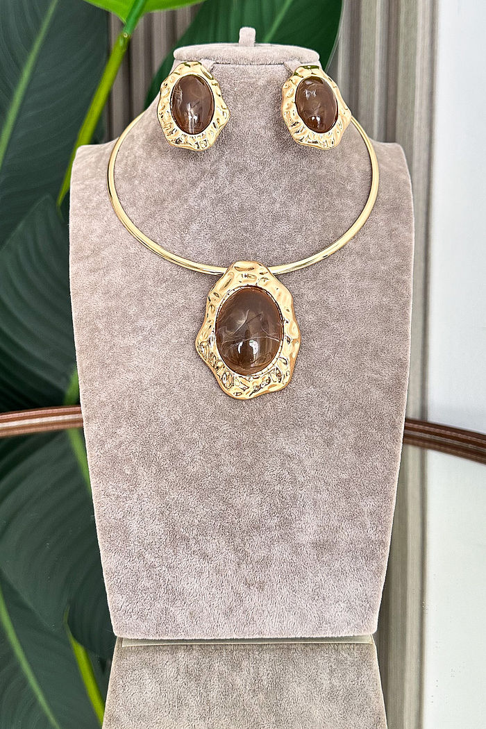 COLAR DOURADO ROMÊNIA - MARROM - NA COMPRA DO COLAR, GANHE O BRINCO!