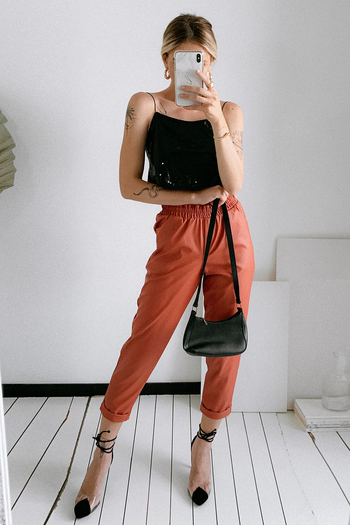 Alicnha Paetê Cropped Preto