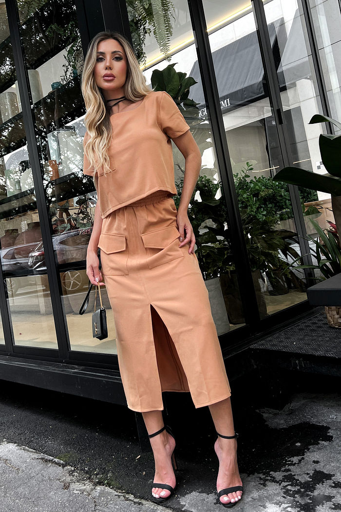 Saia Midi Bolsos Fenda Frontal Caramelo