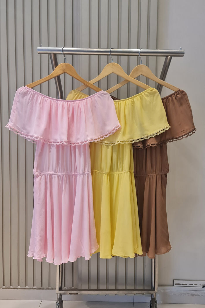 Vestido Ombro a Ombro com Renda 3 Cores