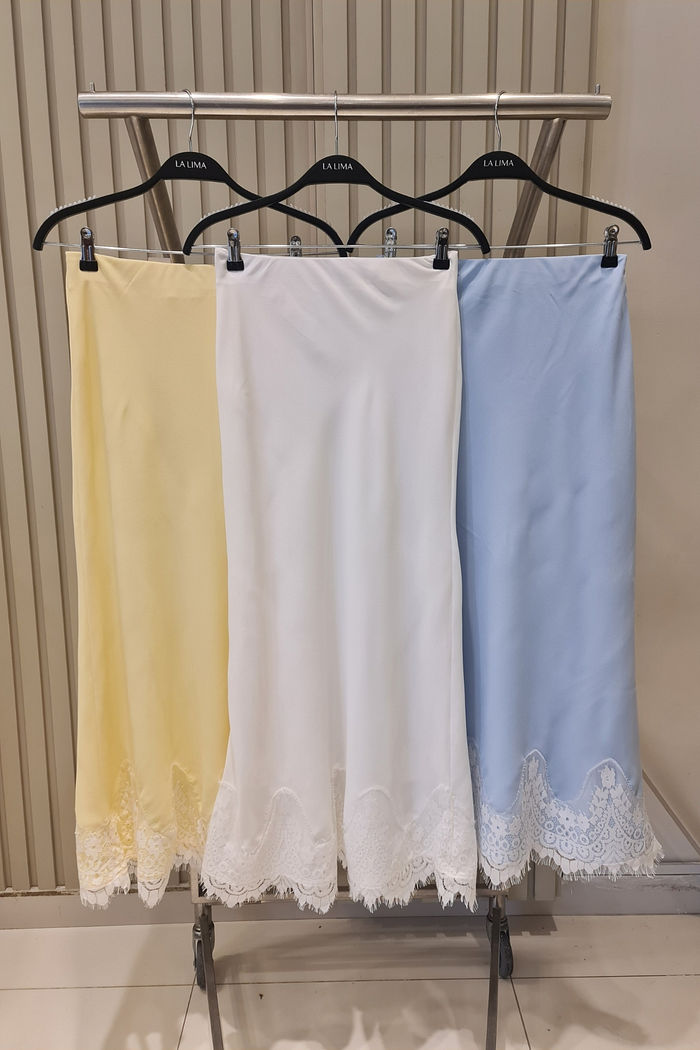 Saia Sereia em Crepe com Renda Chantilly 3 Cores