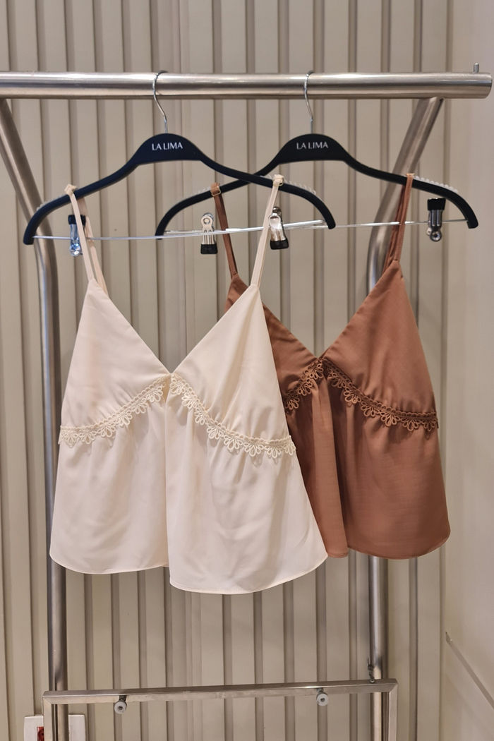 Bata Peplum com Renda Floral 2 Cores