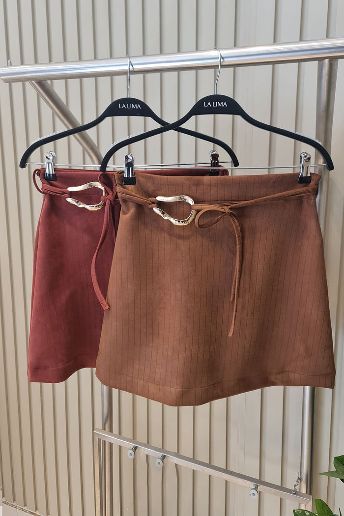 Saia Suede Risca de Giz com Cinto 2 Cores