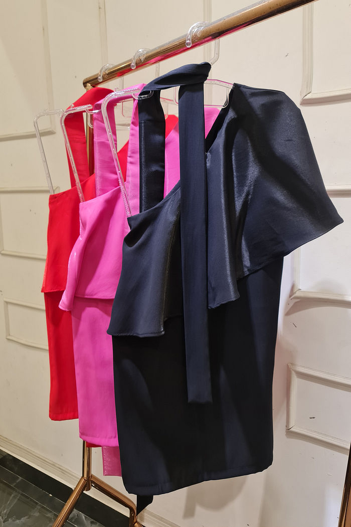 Vestido Acetinado 1 Ombro com Babado 3 Cores