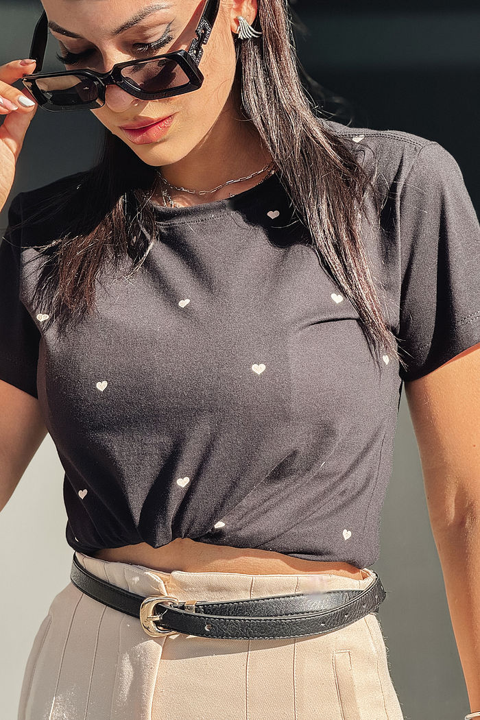 T-Shirt Corações pequenos poá - Preto