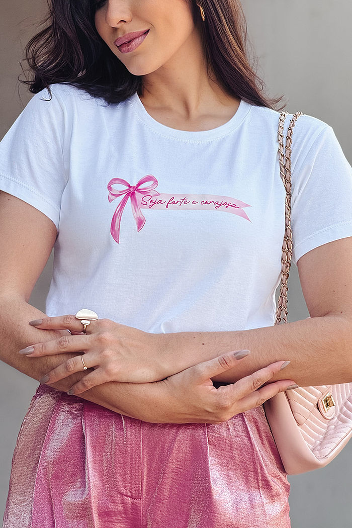 T-Shirt Seja forte e corajosa laço DTF - Neve
