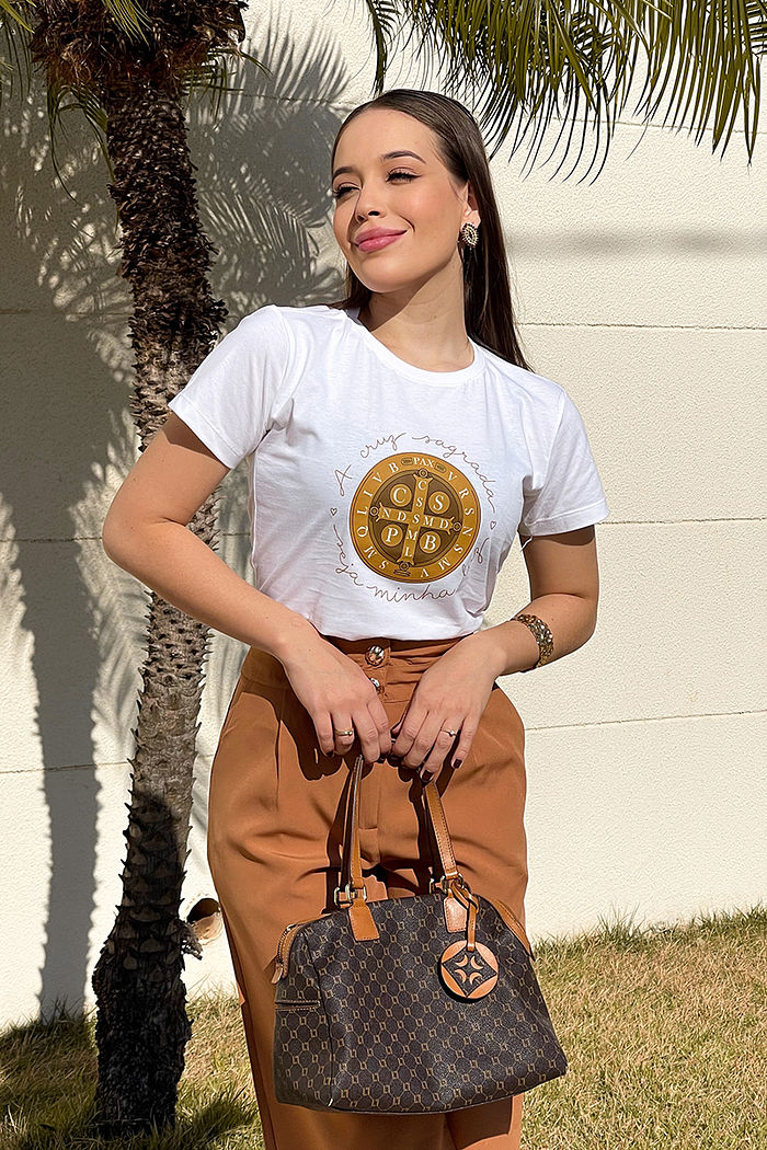 T-Shirt A Cruz Sagrada DTF - Neve