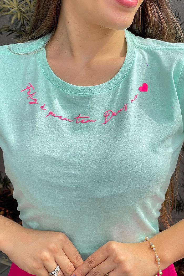 T-Shirt Feliz é quem tem Deus no coração AR - Verde Claro