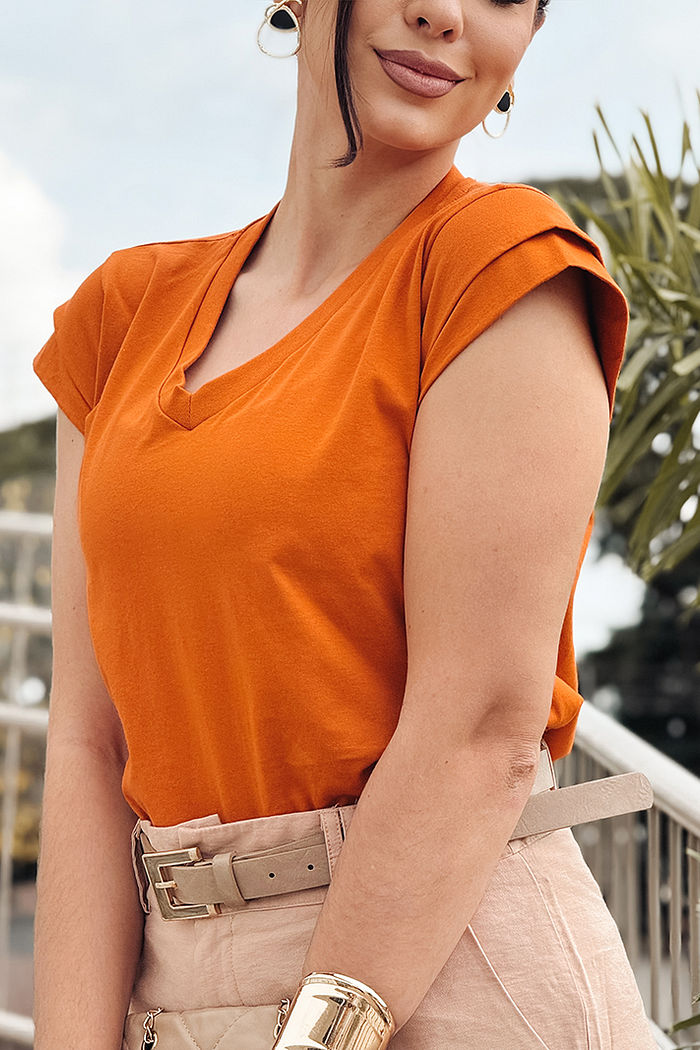 Blusa Natália Gola V Básica Canela