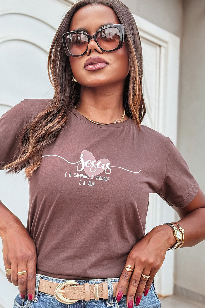 T-Shirt Jesus é o caminho, a verdade e a vida - Café