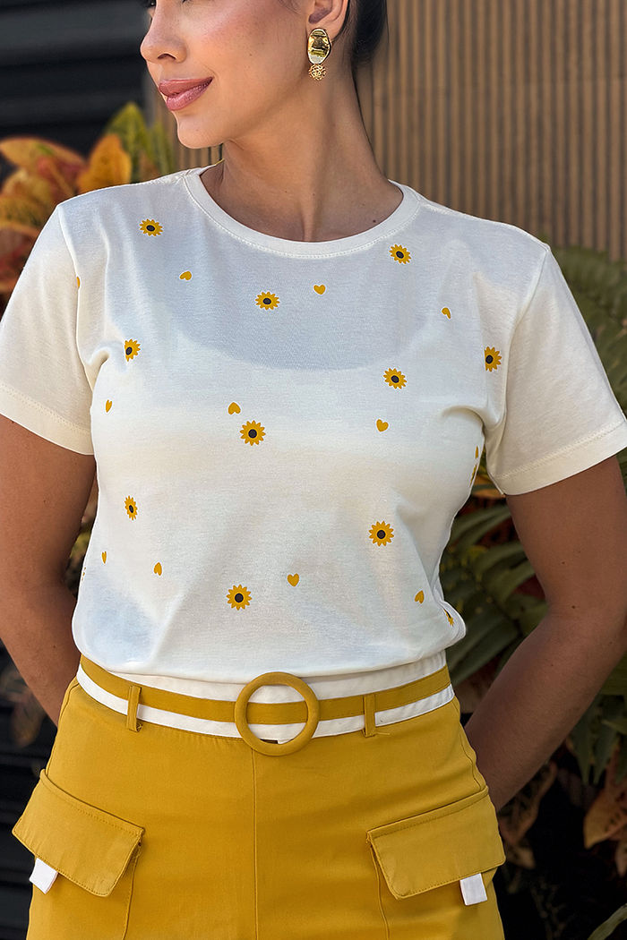 T-Shirt Girassóis e corações poá - Off White