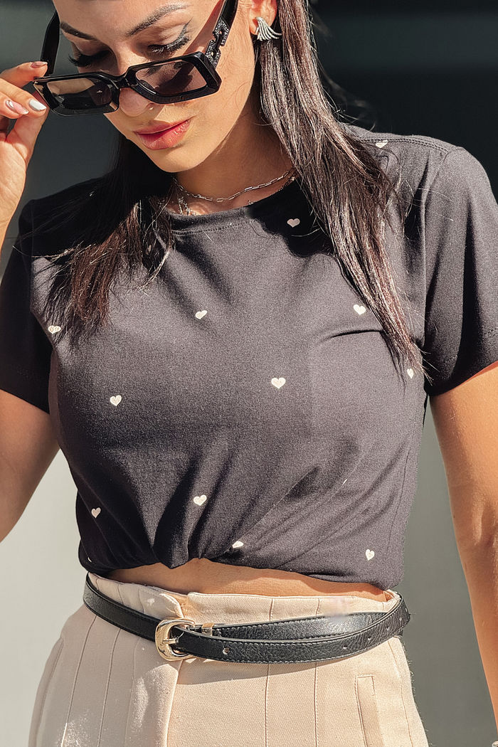 T-Shirt Corações pequenos poá - Preto