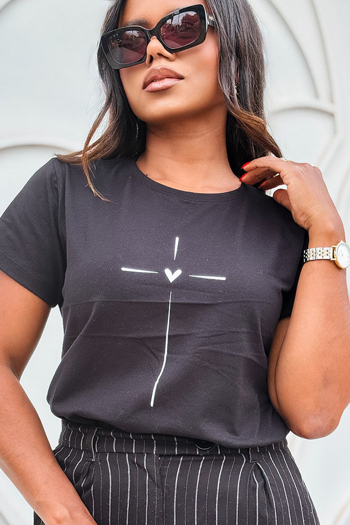 T-Shirt Cruz coração - Preto