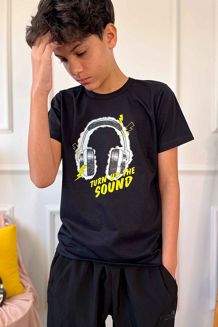 T-Shirt Infantil Turn up the sound DTF - Preto