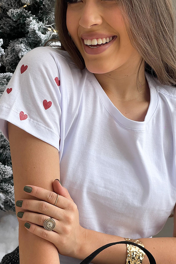 T-Shirt Corações Desenhados poá na manga - Branco