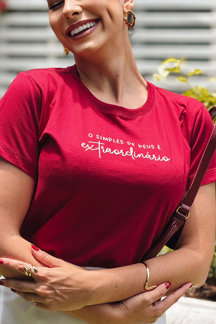 T-Shirt O Simples de Deus é extraordinário AR - Bordô