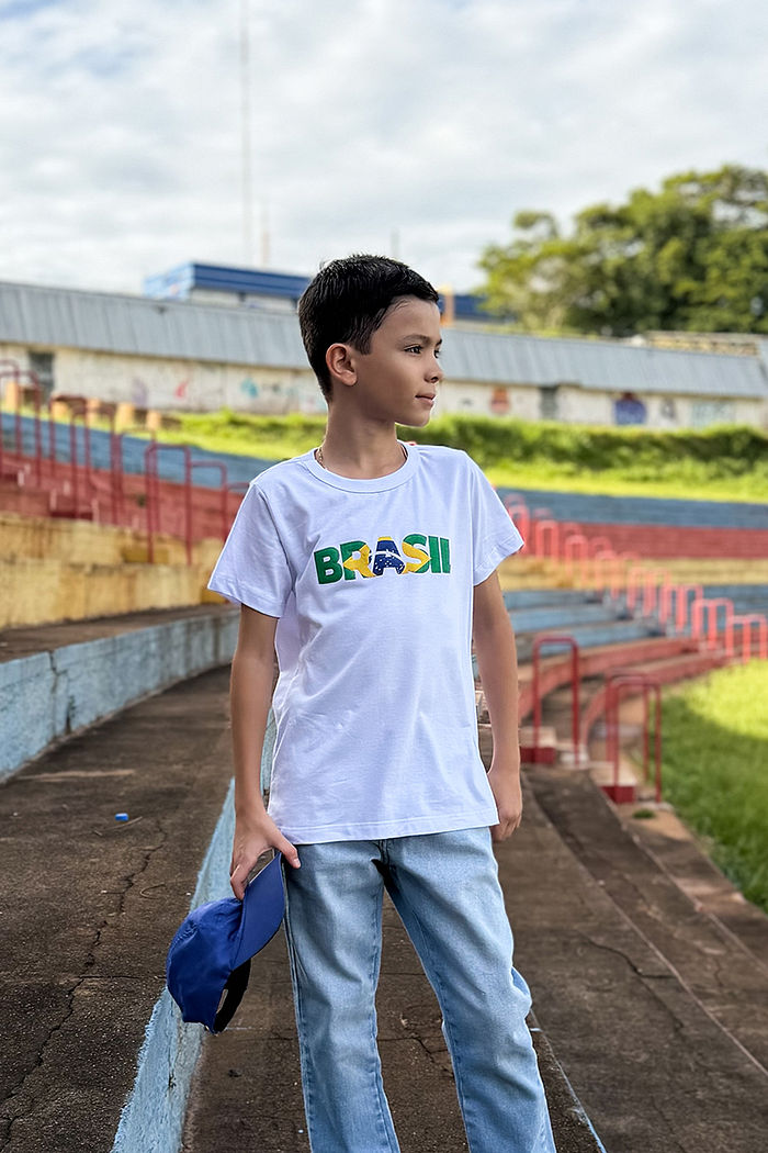 T-Shirt Infantil Brasil efeito bordado DTF - Branco