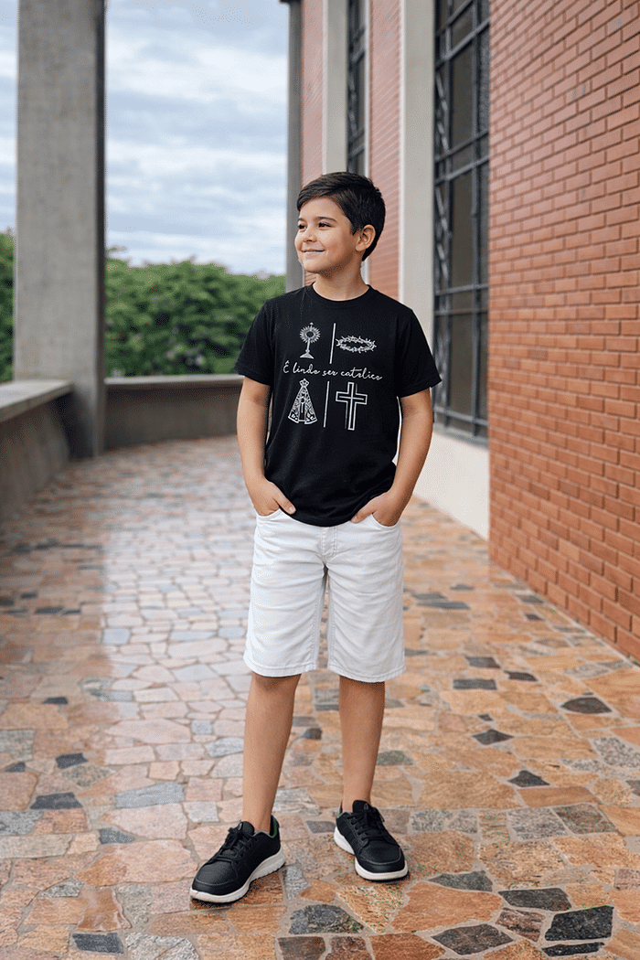 T-Shirt Infantil É lindo ser católico DTF - Preto