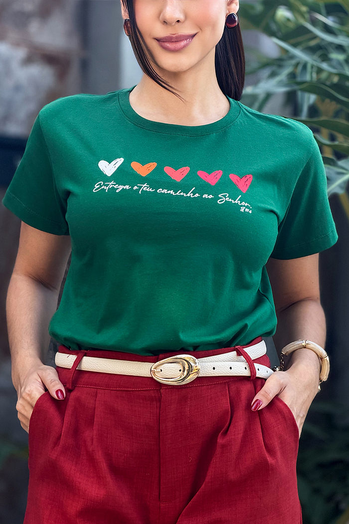 T-Shirt Corações - Entrega teu caminho ao Senhor - Verde Floresta