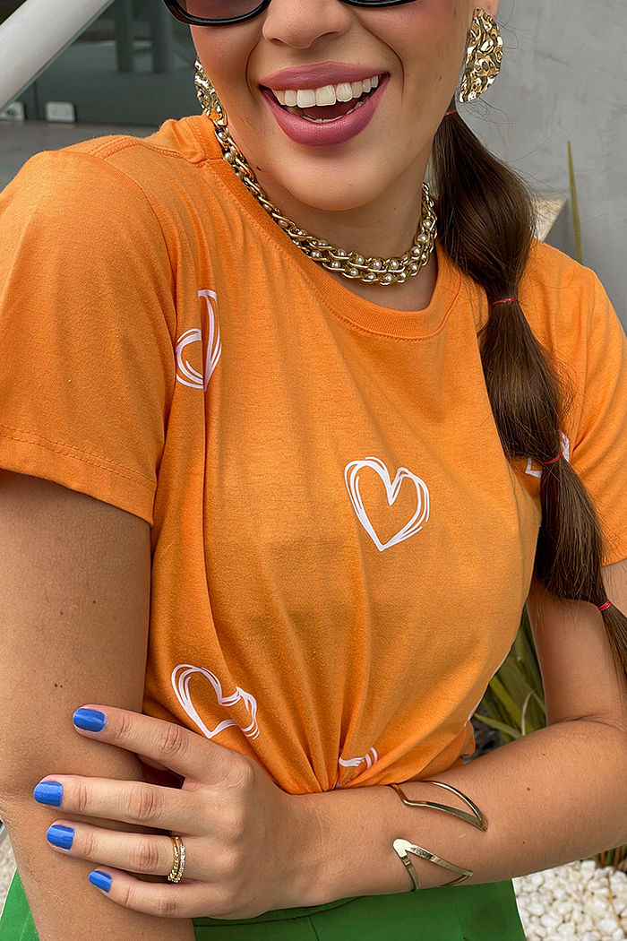 T-Shirt Corações vazados poá - Mexerica