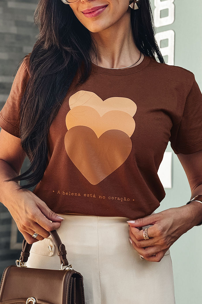 T-Shirt A Beleza está no coração - Marrom