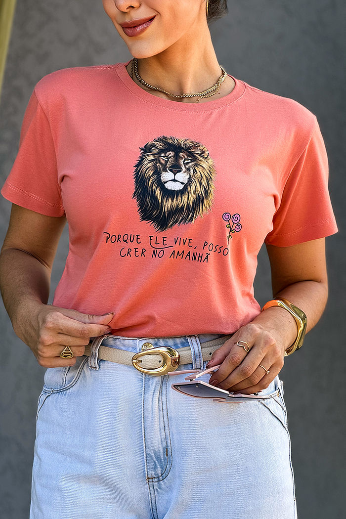 T-Shirt Porque Ele vive- Leão de Judá DTF - Abobora