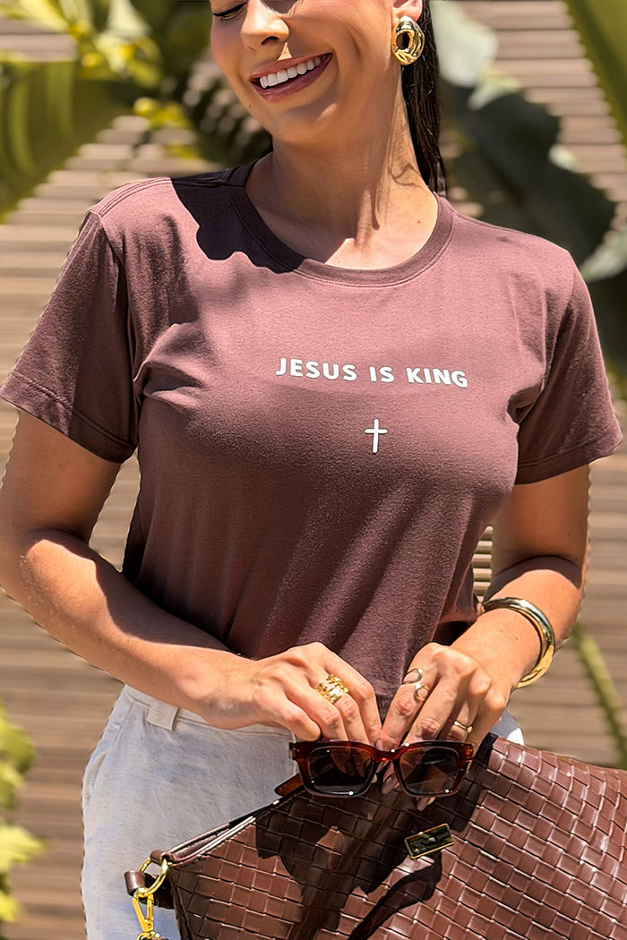 T-Shirt Jesus is king DTF - Marrom