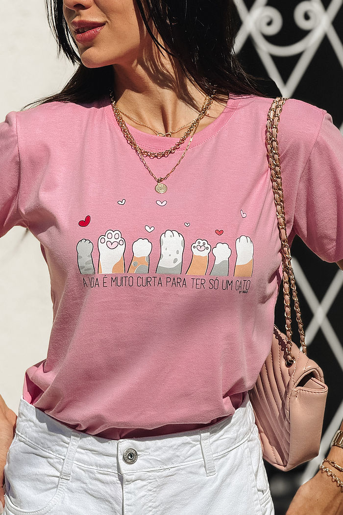 T-Shirt A vida é muito curta para ter um gato só - Rosa Chiclete