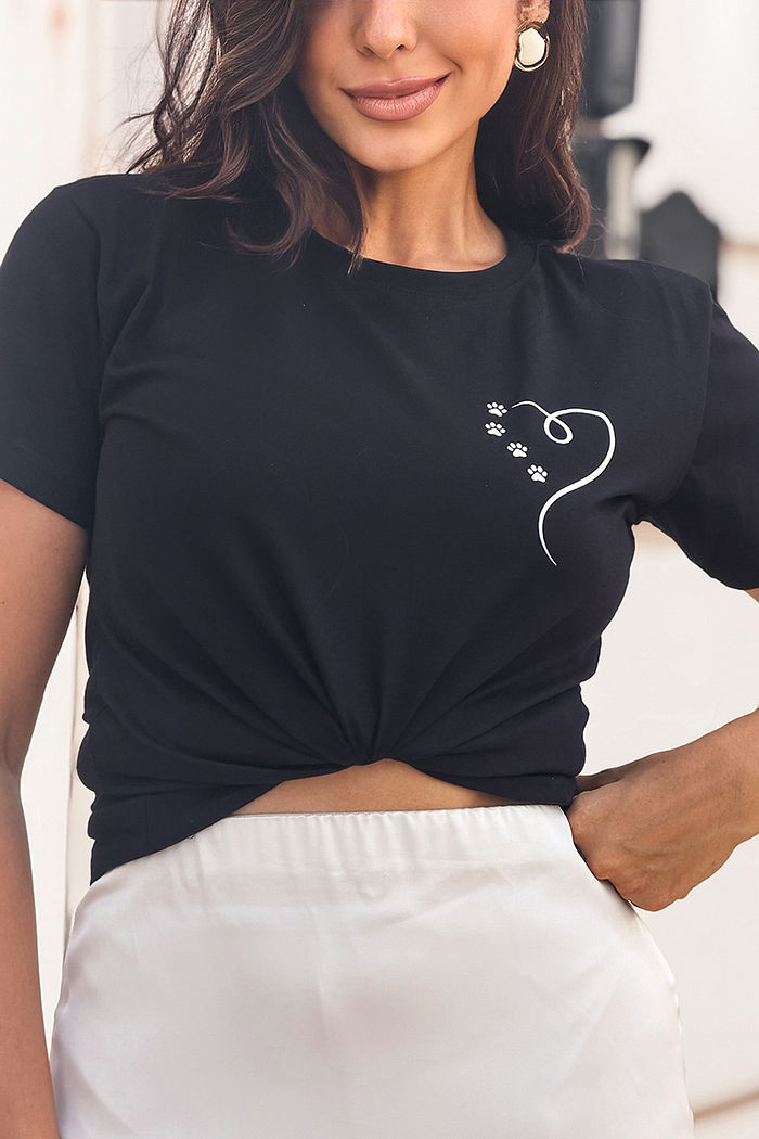 T-Shirt Coração patas peito - Preto
