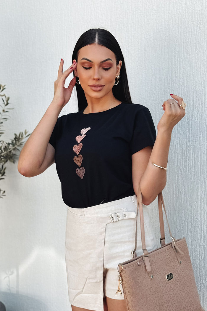 T-Shirt Cinco corações - Preto