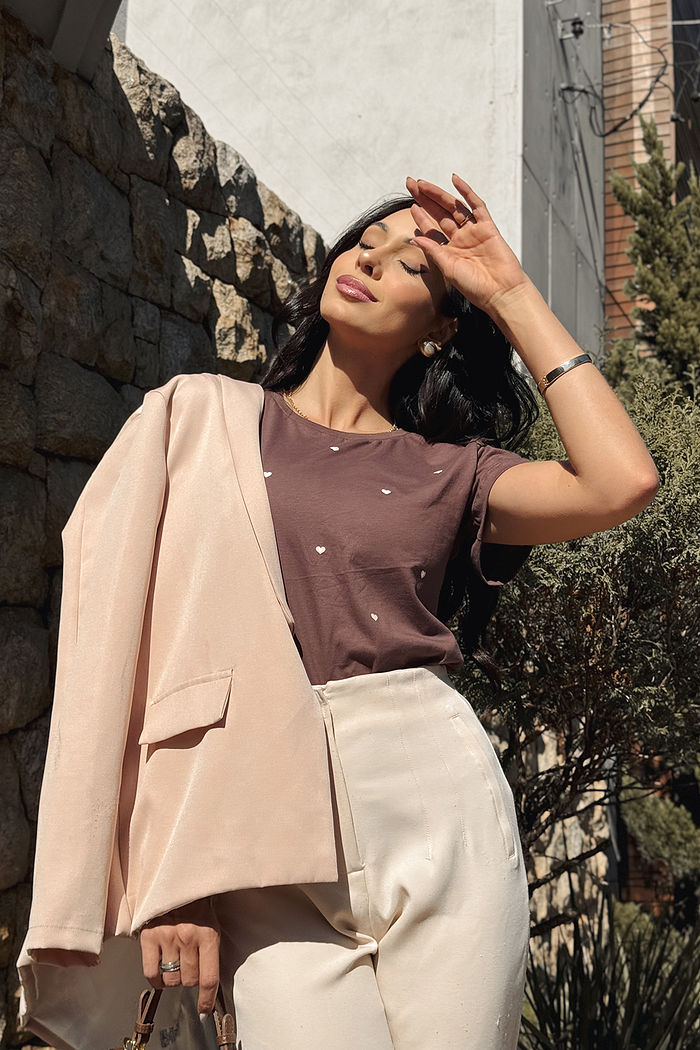 T-Shirt Corações pequenos poá - Café