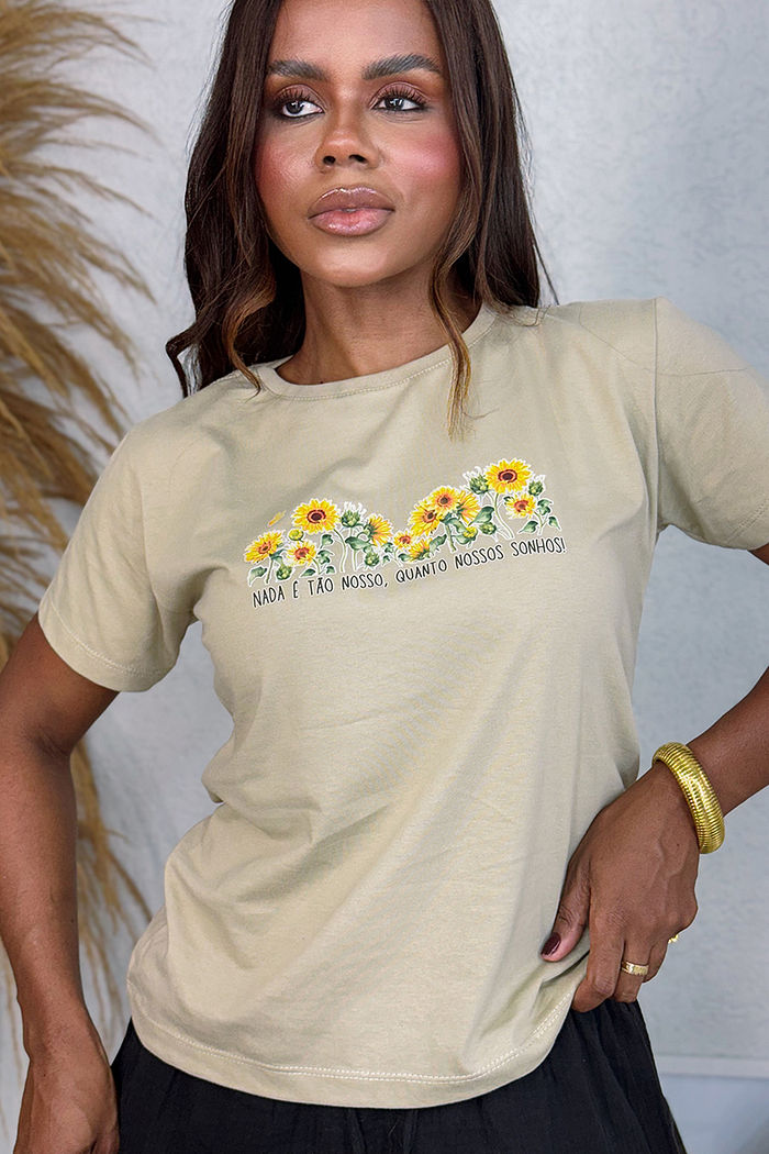 T-Shirt Nada é tão nosso... DTF - Caqui