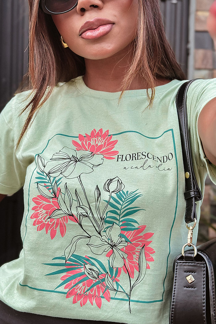 T-Shirt Florescendo a cada dia - Verde chá