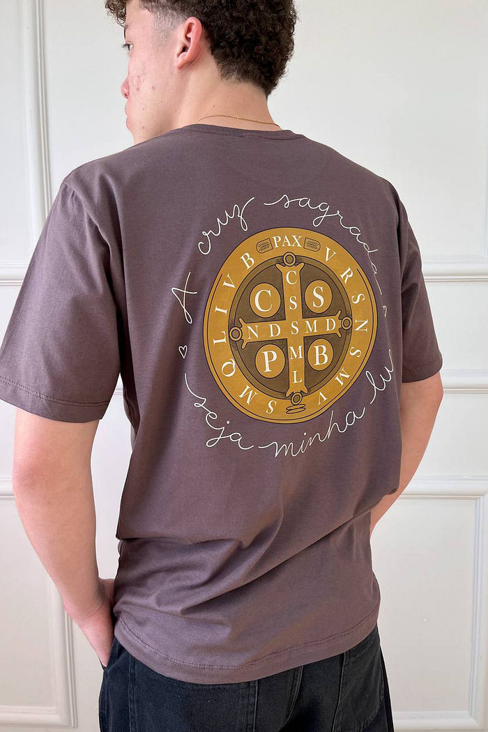 Max Tee Unissex A Cruz Sagrada DTF - Expresso