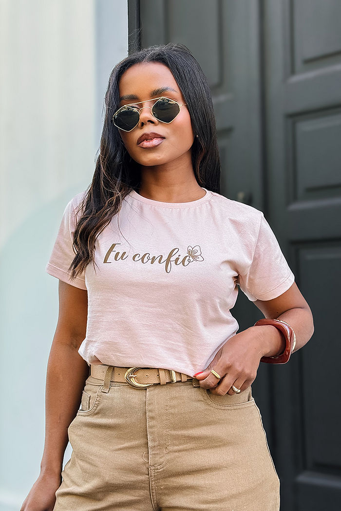 T-Shirt Eu confio no próximo capítulo DTF - Bege