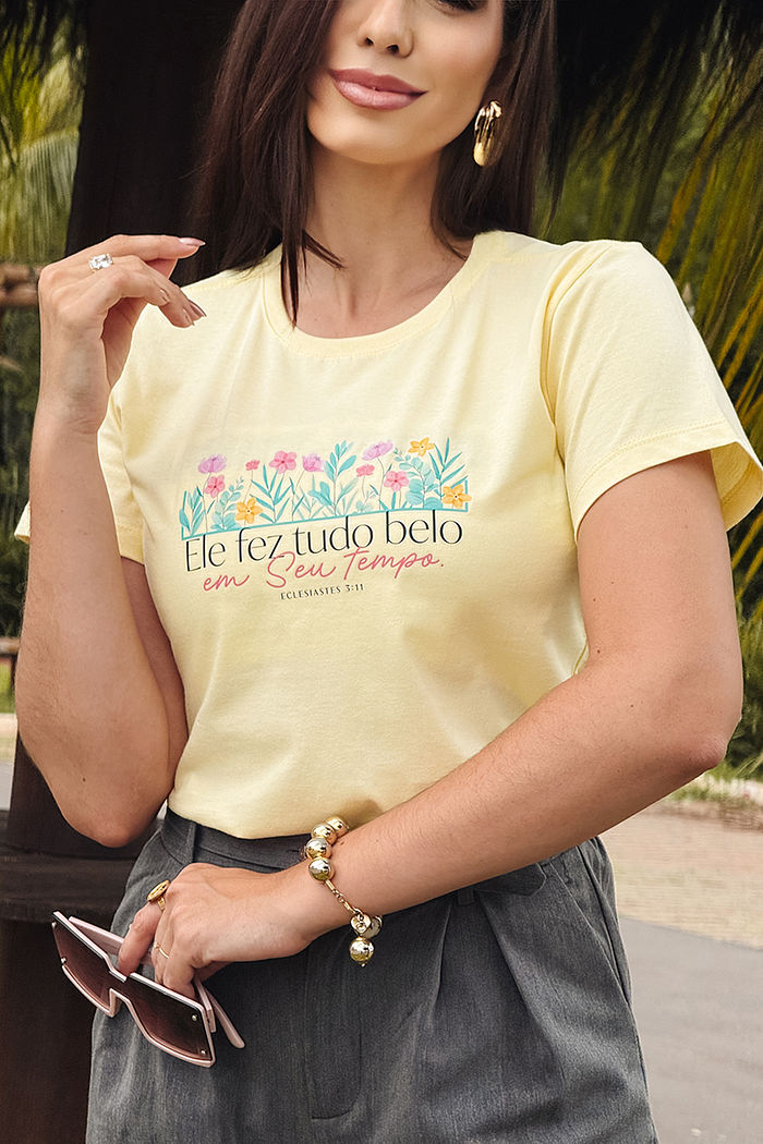 T-Shirt Ele fez tudo belo DTF - Manteiga