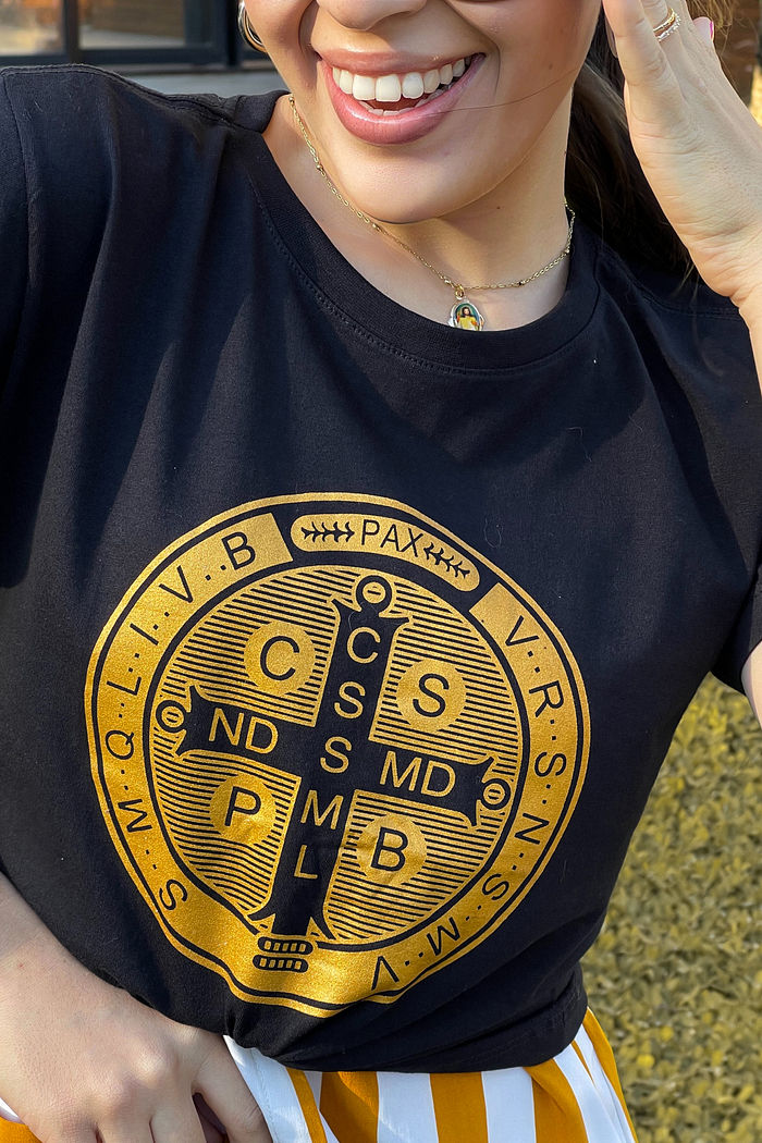 T-Shirt Medalha de São Bento - Preto