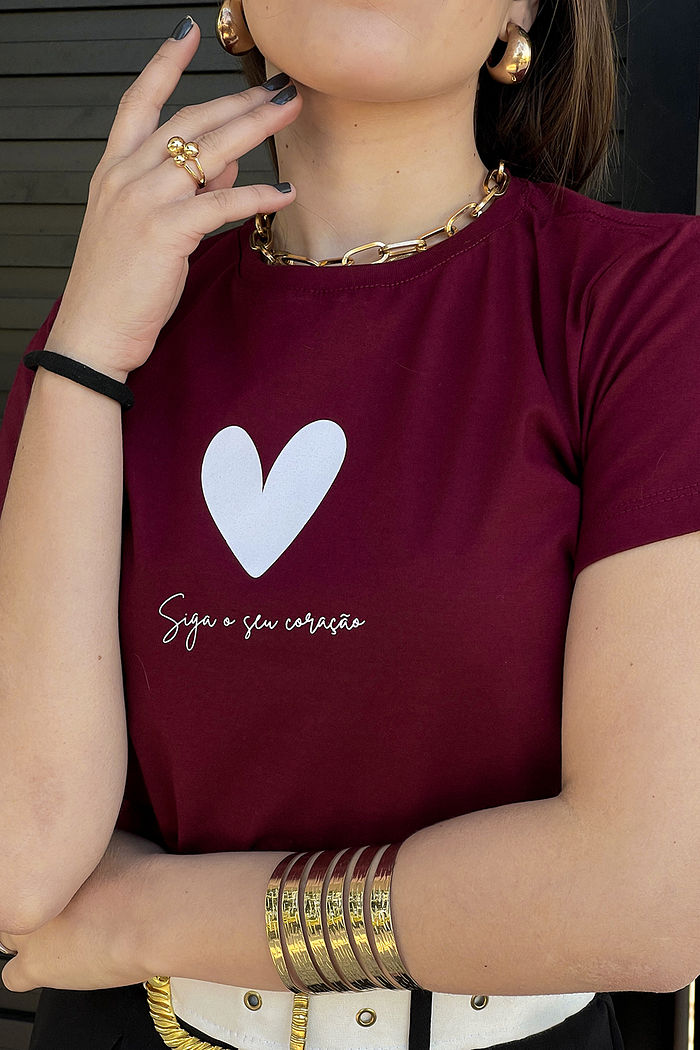 T-Shirt Siga o seu coração - Bordô