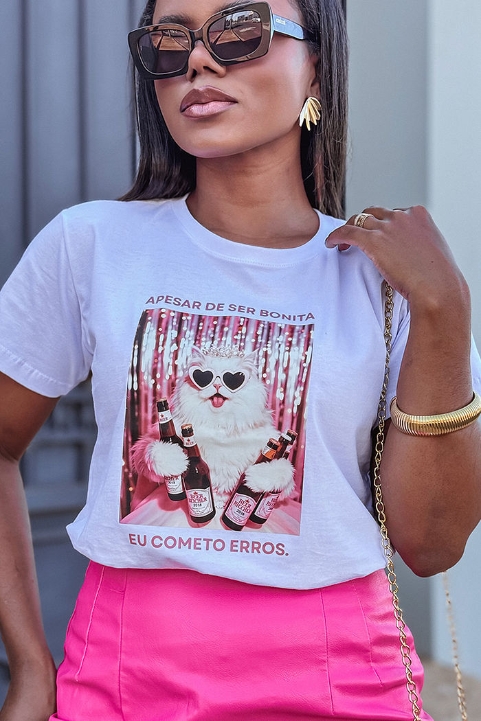 T-Shirt Apesar de ser bonita DTF - Branco
