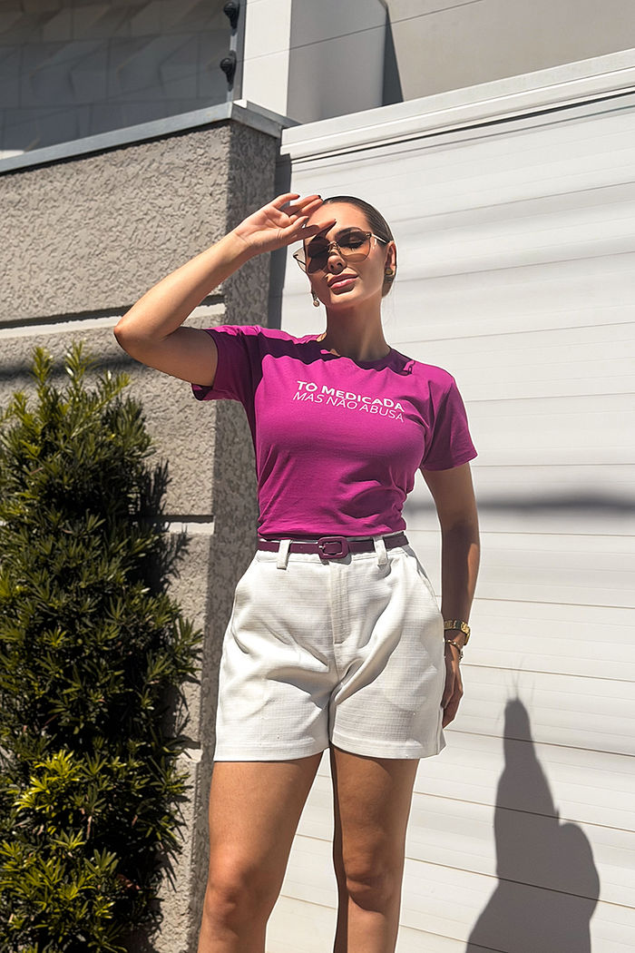 T-Shirt Tô medicada, mas não abusa DTF - Pitaia