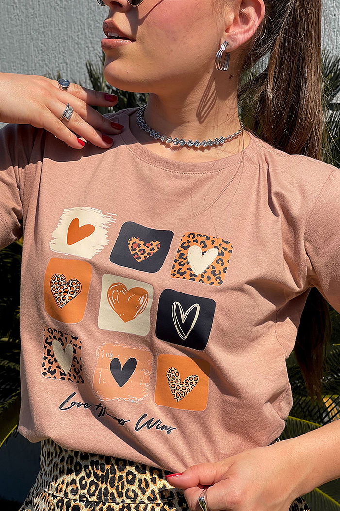 T-Shirt Love Always Wins DTF - Chocoleite