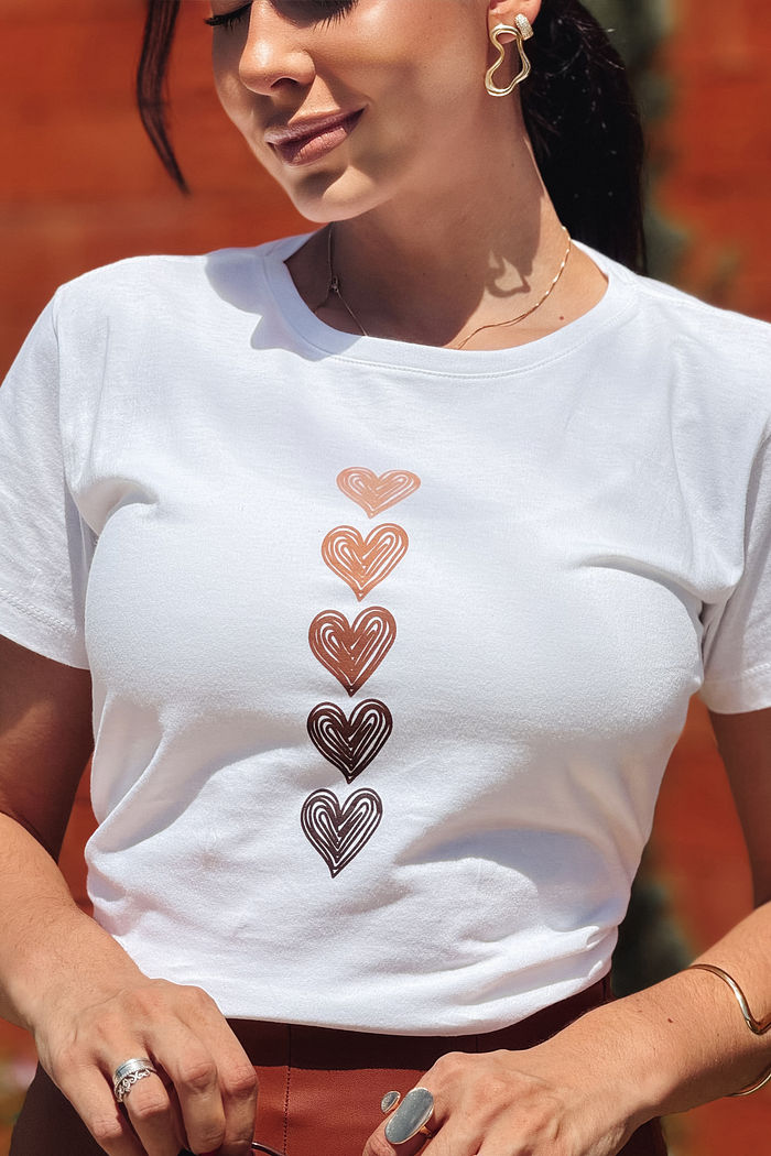 T-Shirt Cinco corações - Neve