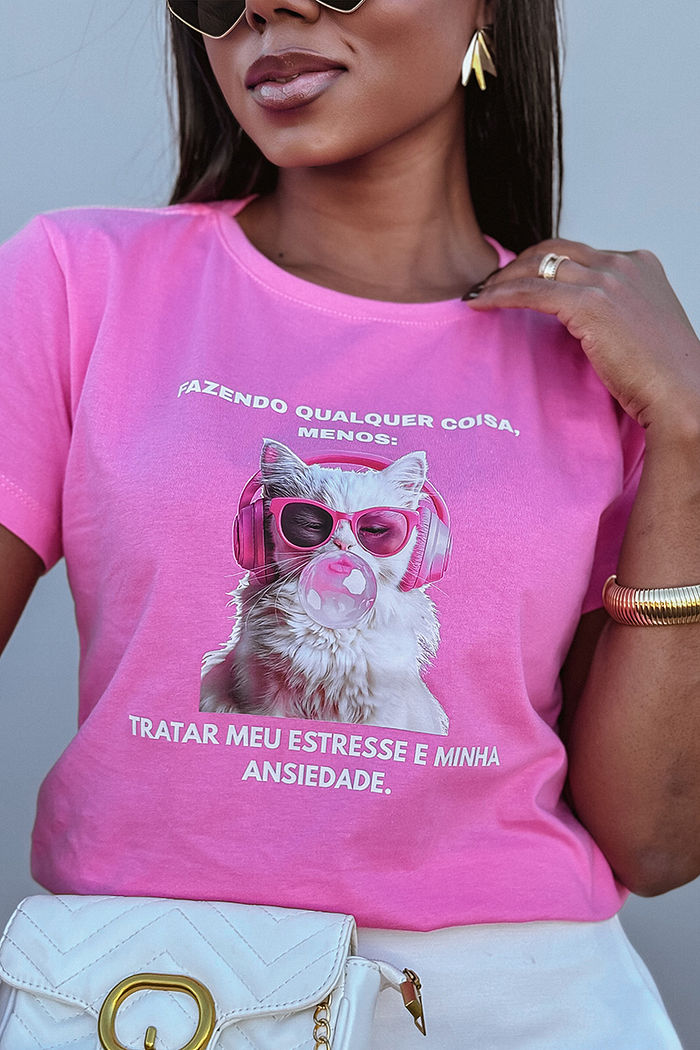 T-Shirt Fazendo qualquer coisa DTF - Rosa