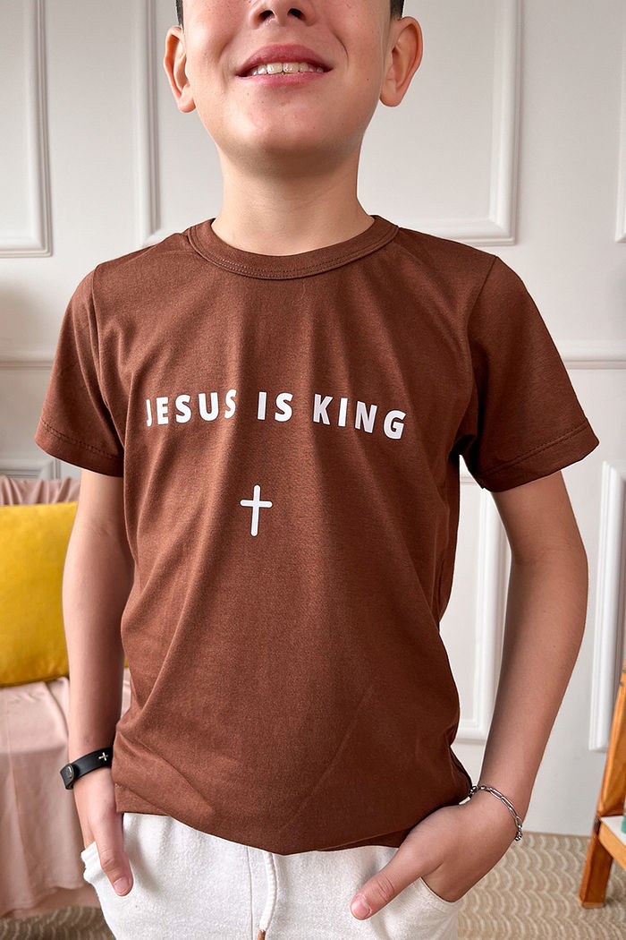 T-Shirt Infantil Jesus is King DTF - Marrom