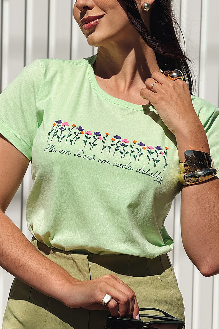 T-Shirt Há um Deus em cada detalhe - Menta