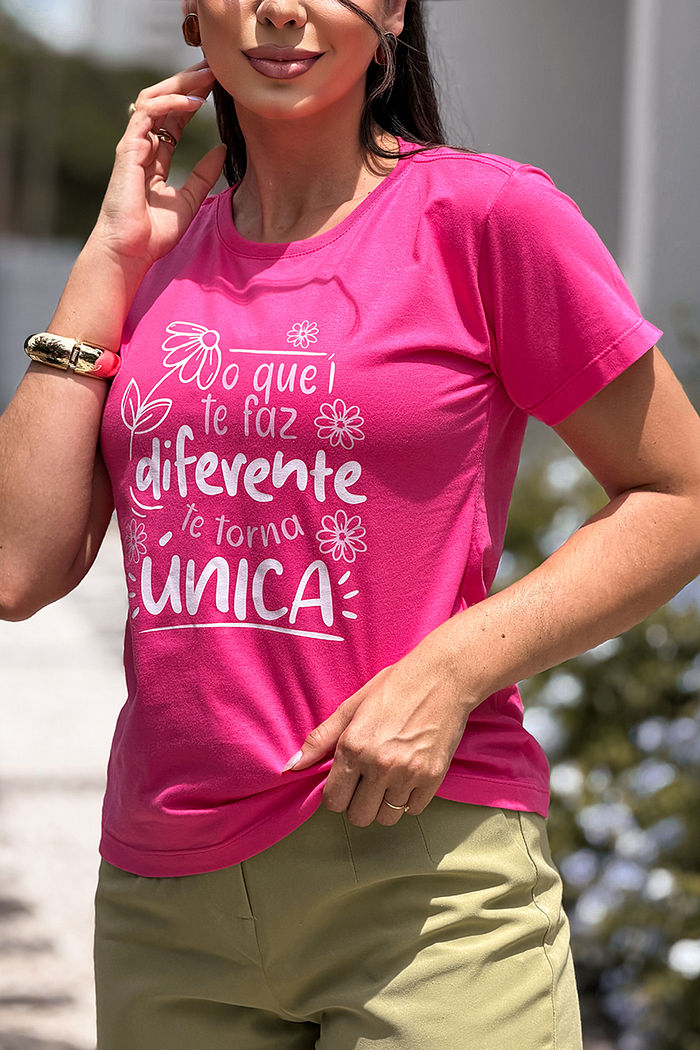 T-Shirt O que te faz diferente DTF - Barbie