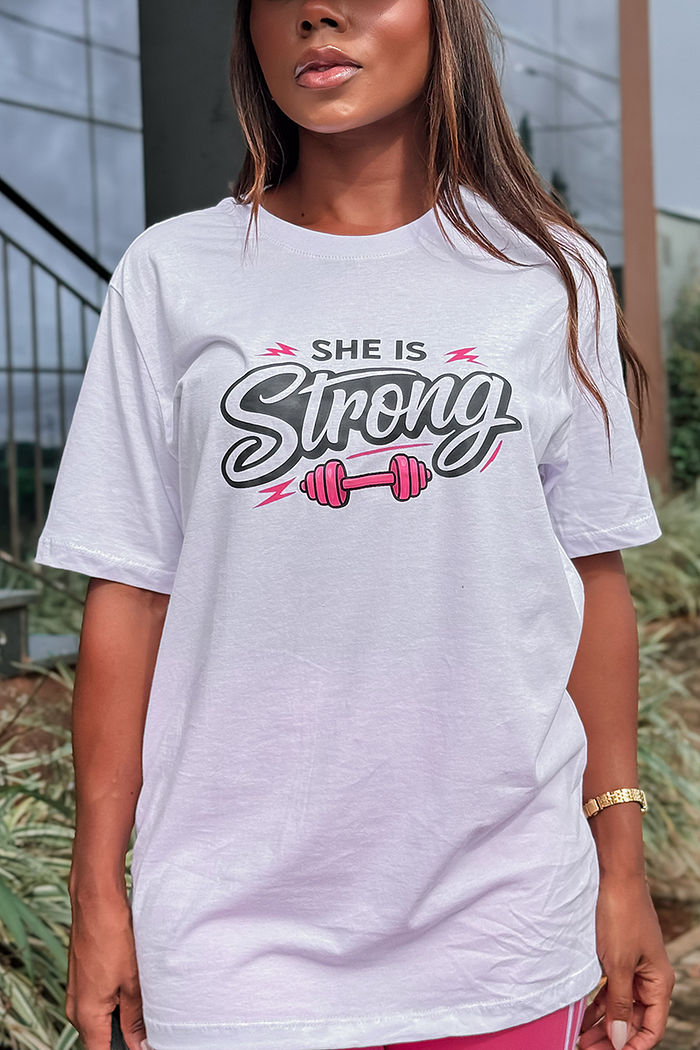 Max Tee Unissex She is strong DTF - Branco