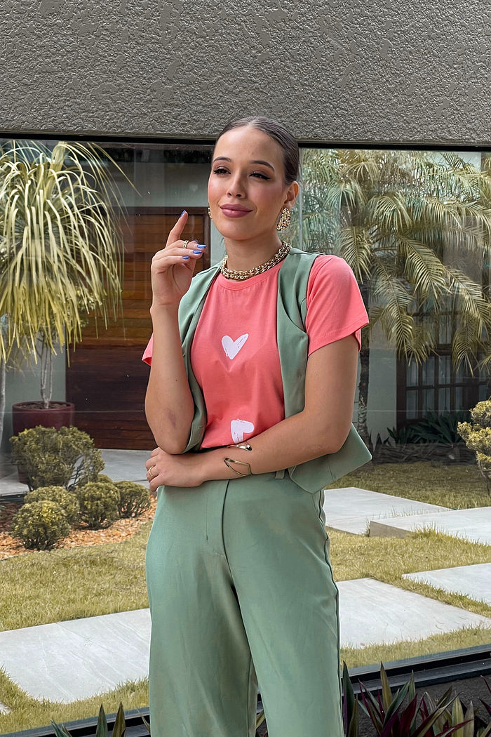 T-Shirt Corações preenchidos poá DTF- Coral